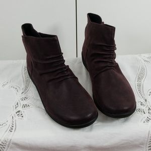 Comfortable suede ankle boots aubergine 7.5 wide w